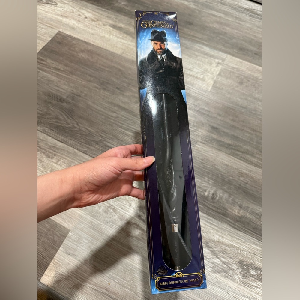 Fantastic Beasts Crimes of Grindelwald Albus Dumbledore Wand NWT NWB Never open - Picture 1 of 6